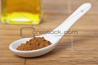 Cinnamon in the spoon