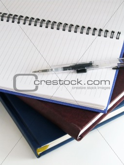 Pen on the empty notebook
