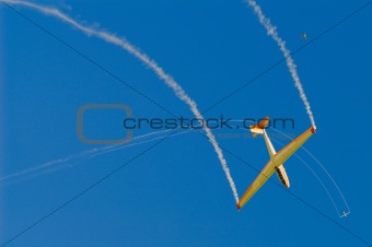 glider with smoke trace