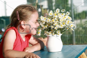 Little girl with chamomile