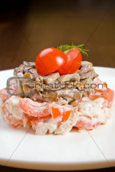 salad with mushrooms and tomatos