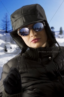 girl with black hat and sunglasses