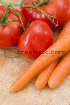 fresh tomatoes and carrot