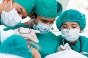 Professionnal medical team using surgery equipment on a patient