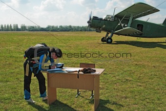 The parachutist writes on a table 
