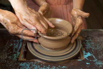 Potter teaches cooking pots
