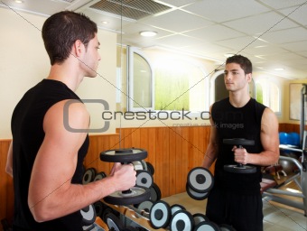 Gym young man posing bodybuilding weigths