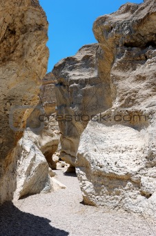 White stones of Makhtesh Ramon