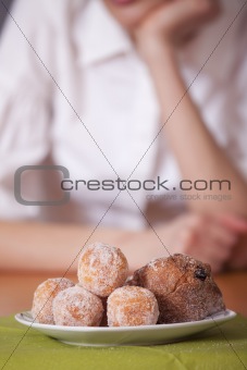 plate with sugar cakes