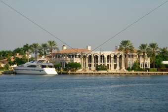 Waterfront home for the ultra rich