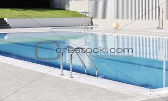 hotel outdoor swimming pool