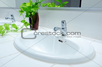 Handbasin in toilet