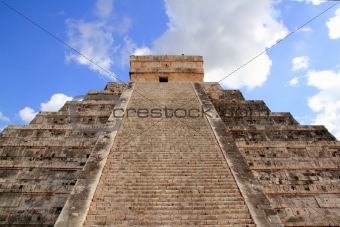 Chichen Itza Mayan Kukulcan pyramid in Mexico