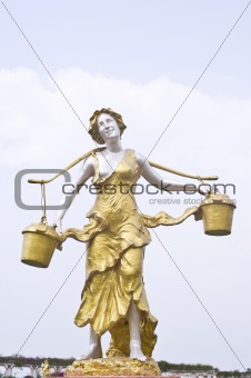 statue roman woman