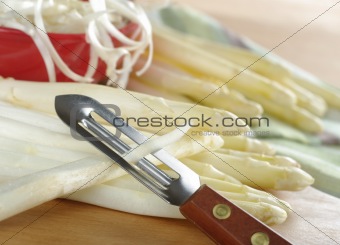 Peeling White Asparagus 