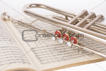 Pipe on a musical notebook