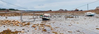 Rowboat at low tide cote Rose