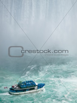 Boat in Niagara Falls 