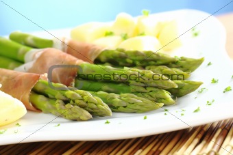 Green Asparagus with Ham and Potatoes