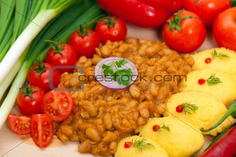 Baked beans with hominy