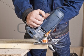 Carpenter with circular saw