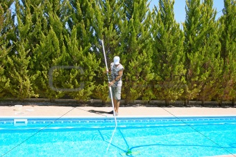 Swimming pool cleaner