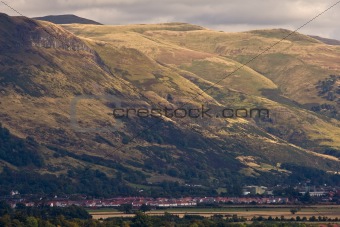 Stirling under the mountains