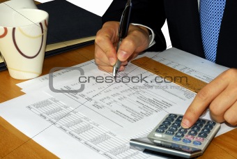 Checking the financial statement with the calculator