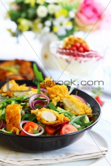 Gourmet salad with curry chicken stripes