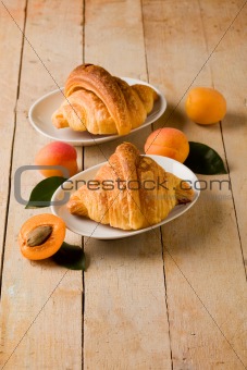 Croissants with apricot marmalade