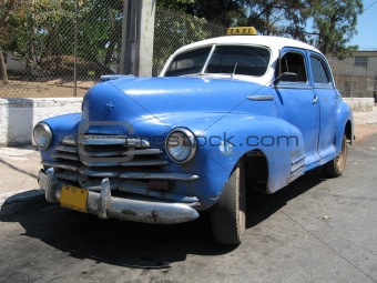 An old blue taxi in Cuba