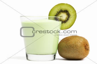 milkshake with a blade of kiwi and kiwifruit aside