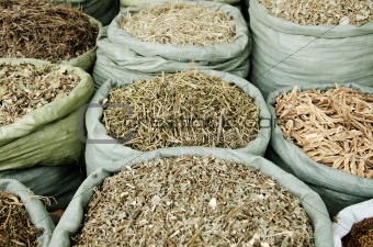 traditional herbs in vietnam market