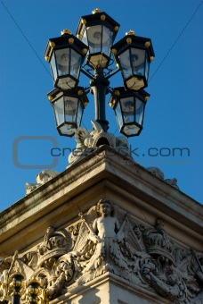 buckingham palace  gate lamp