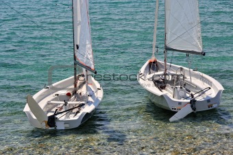Beachsmall sailboats