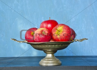 vintage vase and red apples
