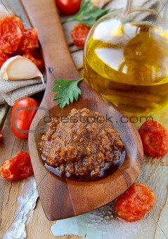 sauce red pesto of dried tomatoes