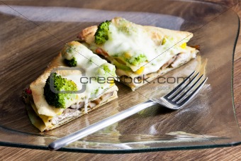quesadilla with broccoli and chicken meat