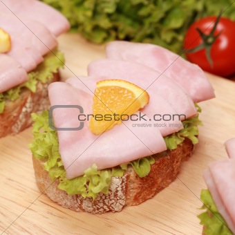 Finger food with ham