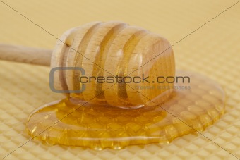 honey on wooden spoon