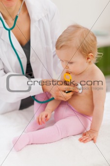 Pediatric doctor examine baby