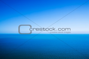 Horizon line dividing sea and sky