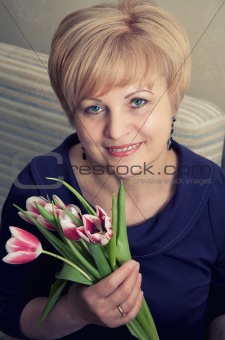 beautiful woman holding tulips