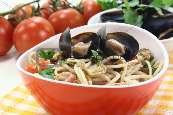 cooked Spaghetti with mussels