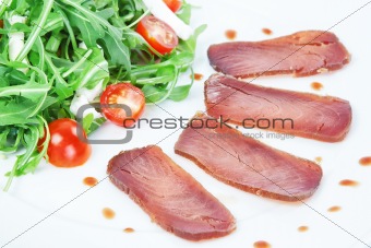 The composition of the slices of smoked tuna.