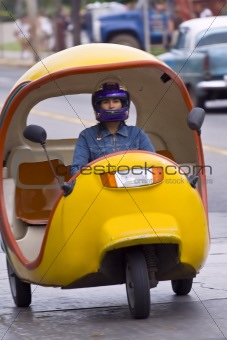 Taxi scooter egg shaped