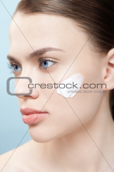 
Beautiful woman apply moisturizer cosmetic cream on face