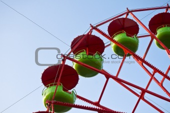 green and red Ferris Wheel