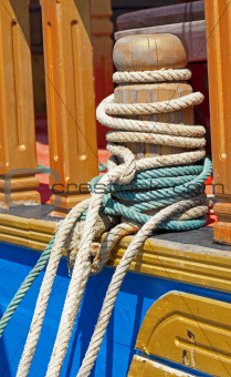 Mooring bollard with ropes