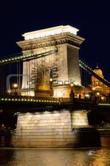 Night view of chain bridge. Budapest, Hungaria